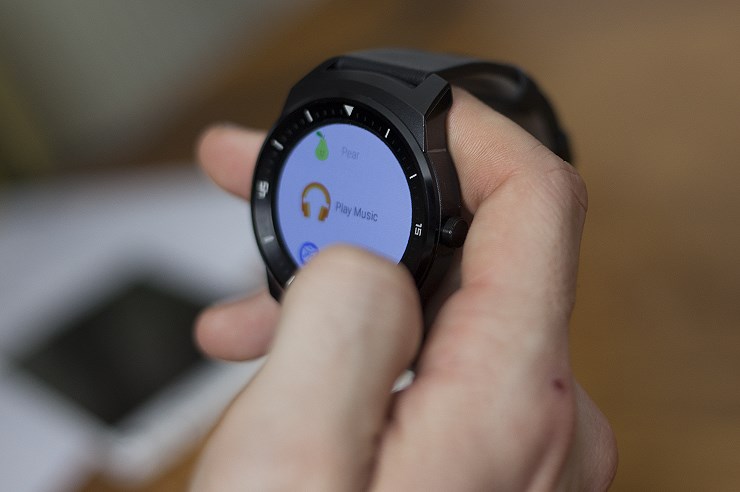 LG-G-Watch-R-smartwatch-pametan-sat-Android-Wear-recenzija-test-5.jpg